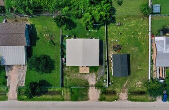 Building Photo - 2213 Ellis Dr