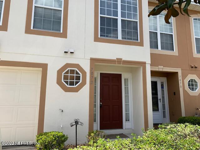 Foto principal - 7072 St Ives Ct