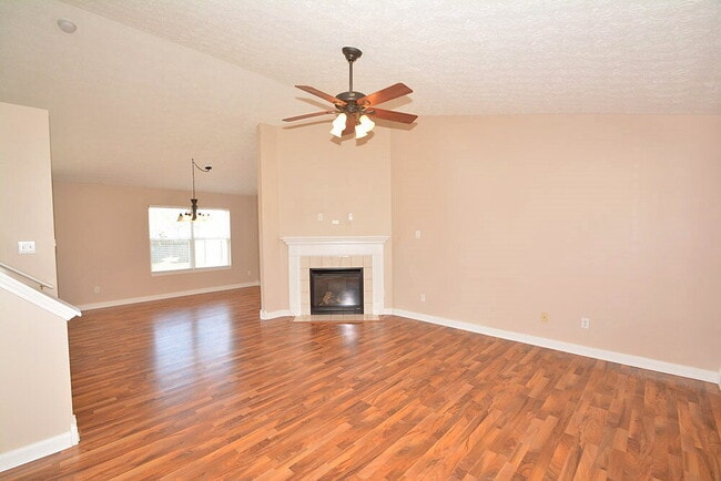 Building Photo - 6917 Tree Top Ln