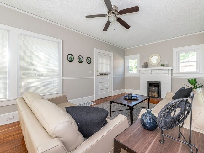 Foto del edificio - Lovely Two Story, 3 Bedrooms, 2 Bath Home