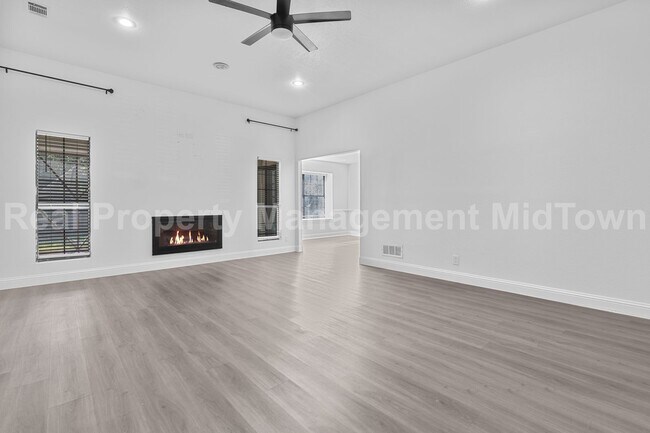 Foto del edificio - Charming Home Centrally Located in the DFW