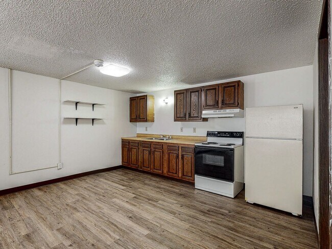 Building Photo - 2317/2319 Knapp Street Ames IA 50014