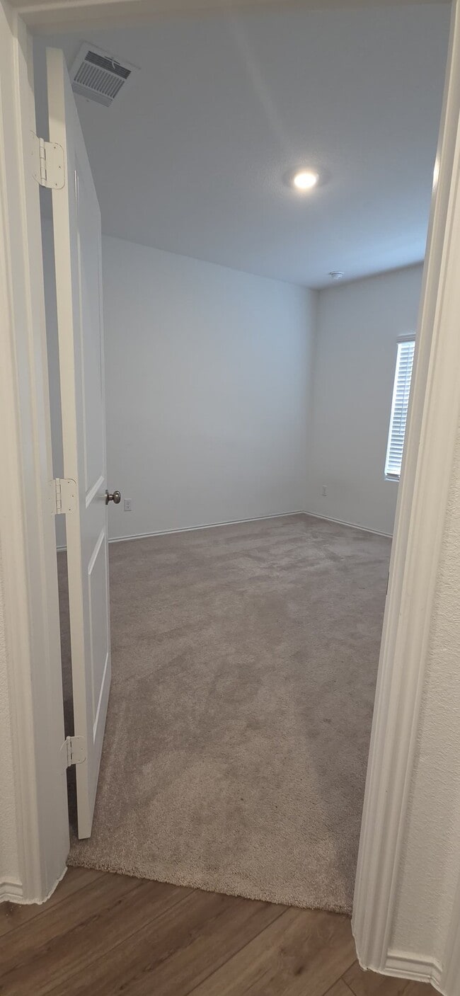 Building Photo - 1261 Aquilla Dr