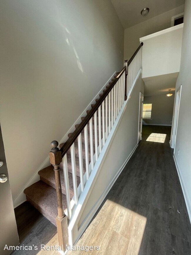 Building Photo - 4 br, 2.5 bath House - 7963 St. James Drive
