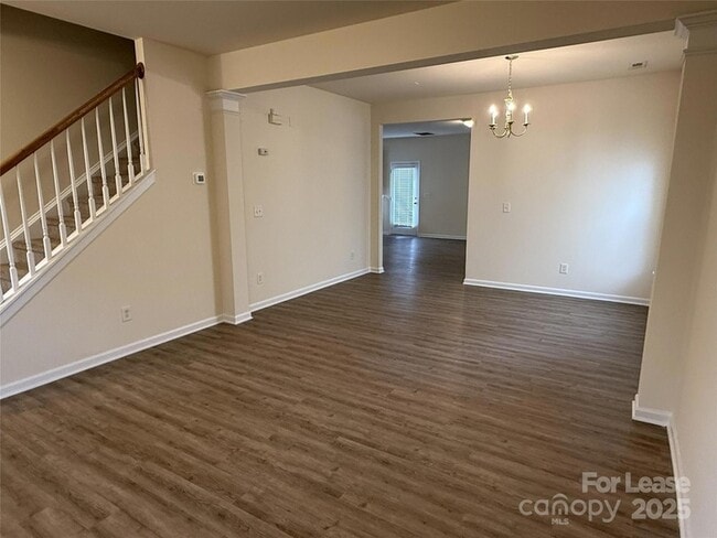 Building Photo - 1420 Ladora Dr