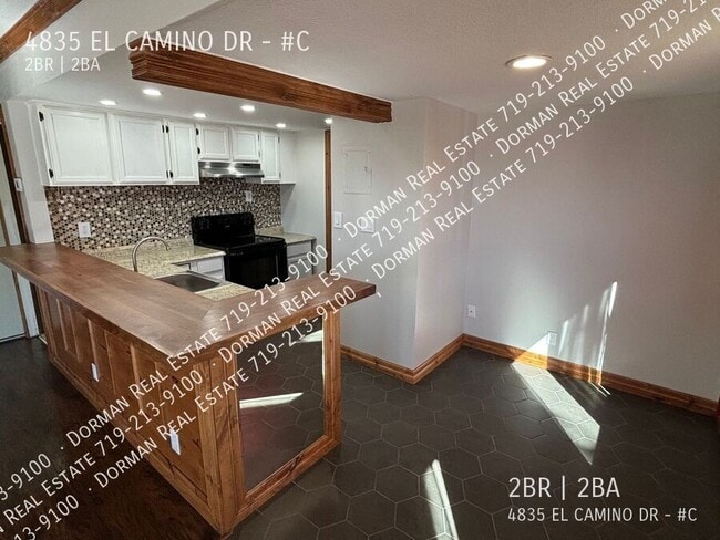 Foto del edificio - 4835 El Camino Dr