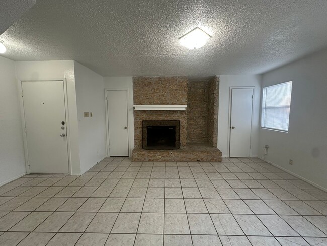 Building Photo - 9019 Sawtooth Ln
