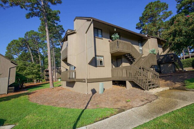 Foto del edificio - FULLY FURNISHED 2-Bed, 2-Bath Condo in Pin...