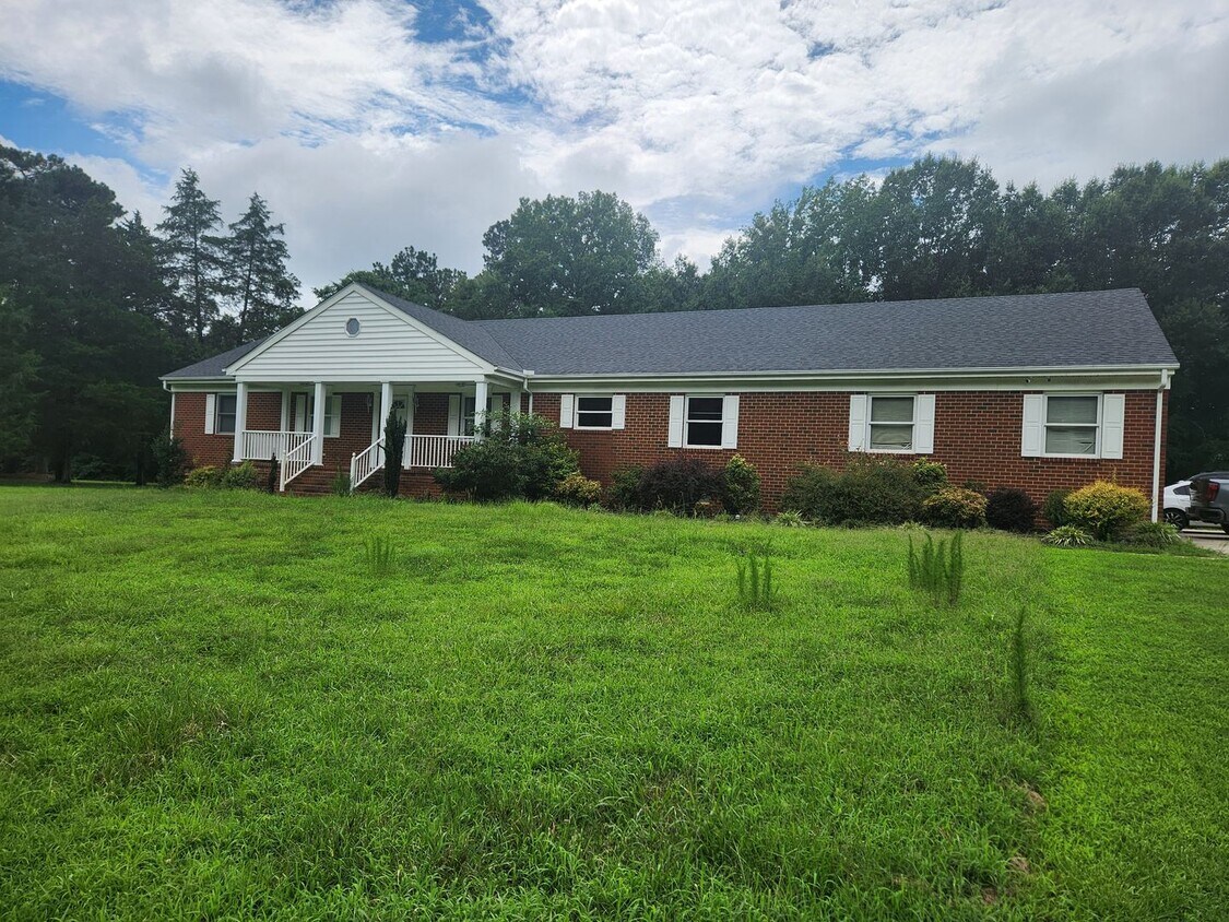 Foto principal - Chesterfield-Winterpock Area- Custom 3 Bed...