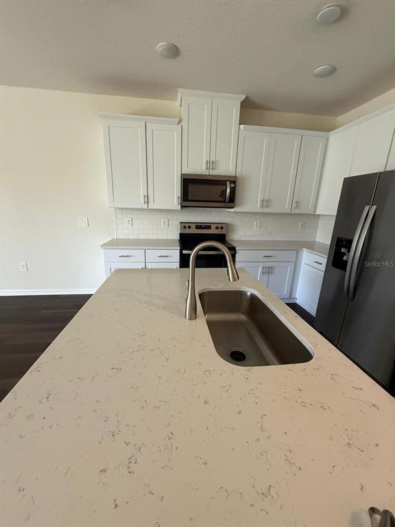 Foto del edificio - 4390 Small Creek Rd