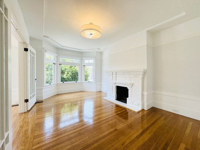 Building Photo - Bernal/Mission/Noe: Updated Flat w/ Shared...