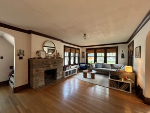 Building Photo - 303 N Russell Ave