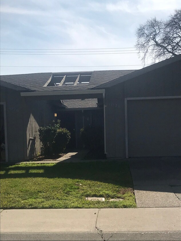 Primary Photo - 1026/1028 Princess Dr