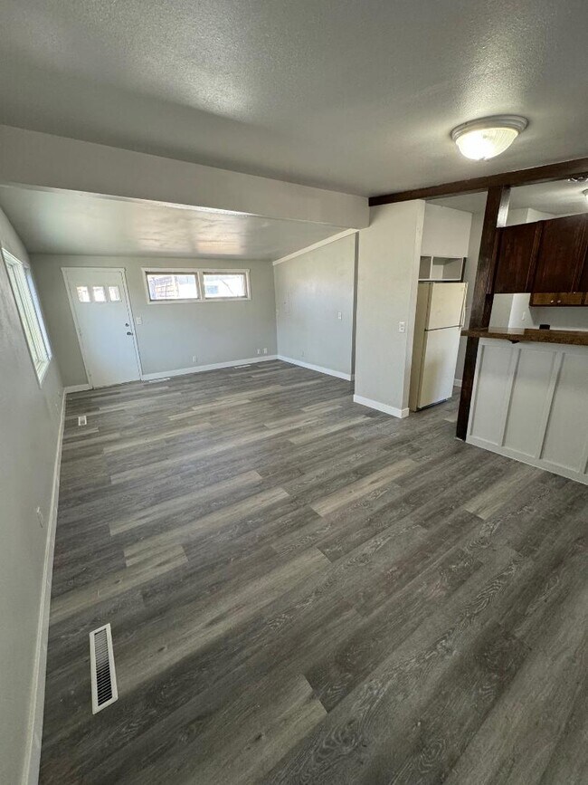Foto del edificio - 647 Northborough Ln