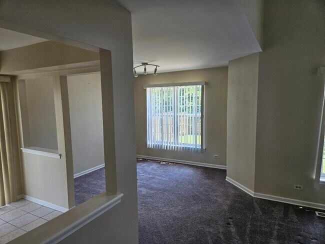 Building Photo - 1042 Viewpoint Dr