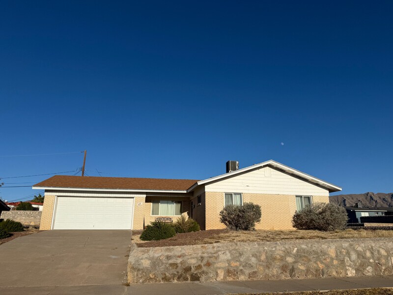 Primary Photo - 277 Vista Rio Cir