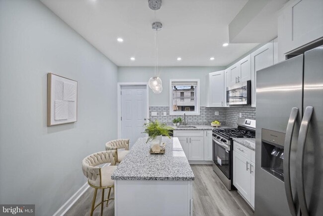 Building Photo - 328 S Macon St.