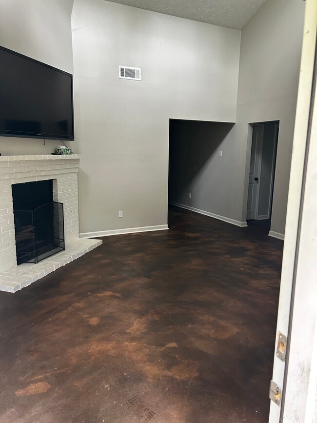 Building Photo - 134 Ashmore Ct