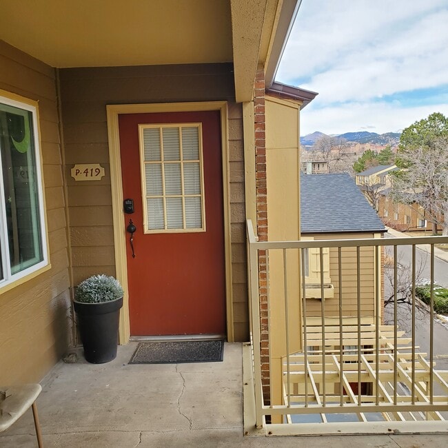 Front entry way - 3161 Madison Ave