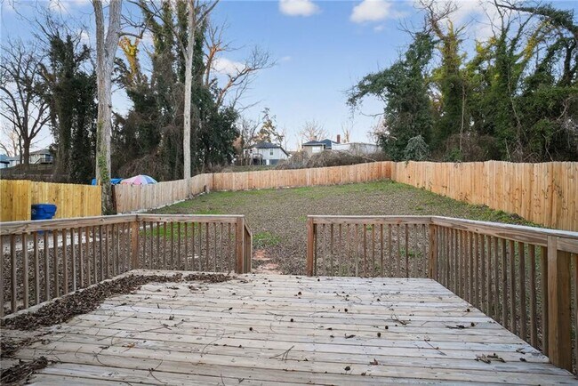 Building Photo - 1439 Westboro Dr SW