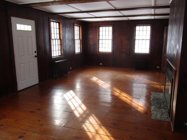 Foto del edificio - 48 Perkins Ln