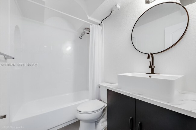 Foto del edificio - 3245 Virginia St