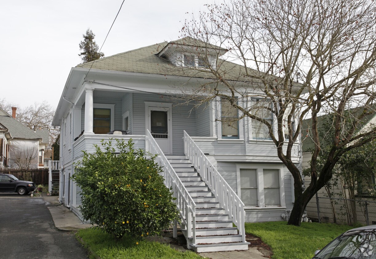 Primary Photo - 220-222 Walnut St