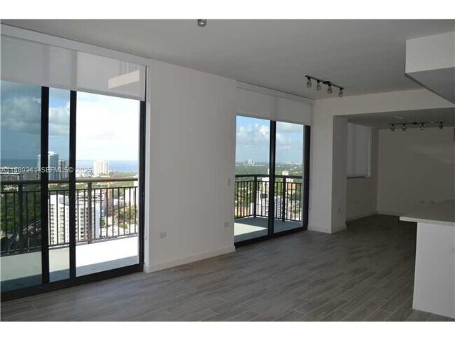 Foto del edificio - 999 SW 1st Ave