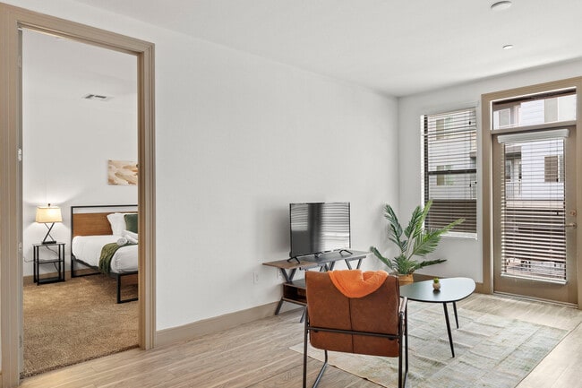 Foto del edificio - 555 N College Ave