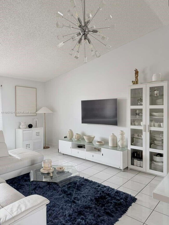 Foto del edificio - 10017 W Okeechobee Rd