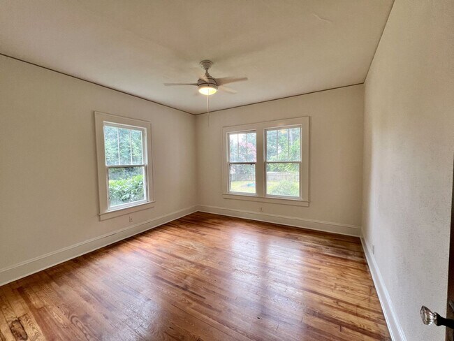 Building Photo - 3 Bed | 1 Bath Single Family Home