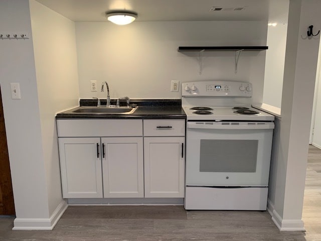 Cooking Area - 406 N Hamilton St