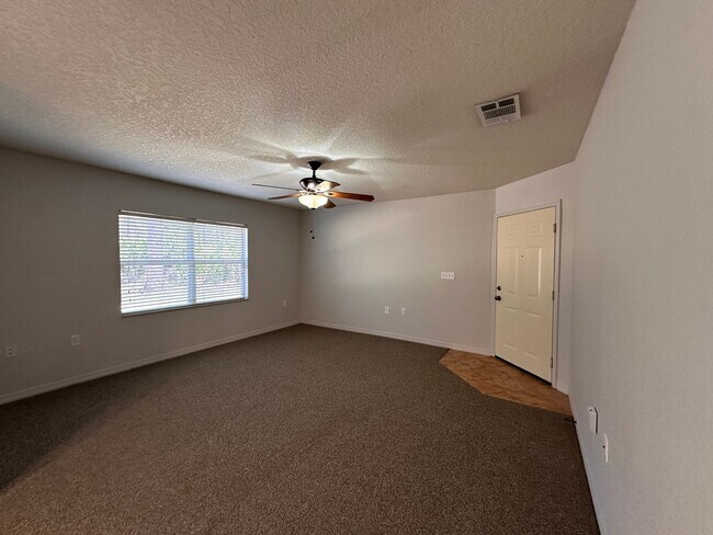 Building Photo - Get to the Pointe!