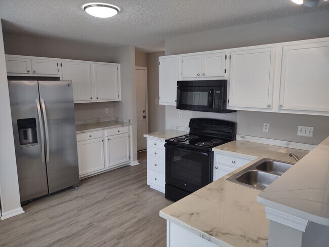 Building Photo - Beautiful Home located in the Southbridge ...