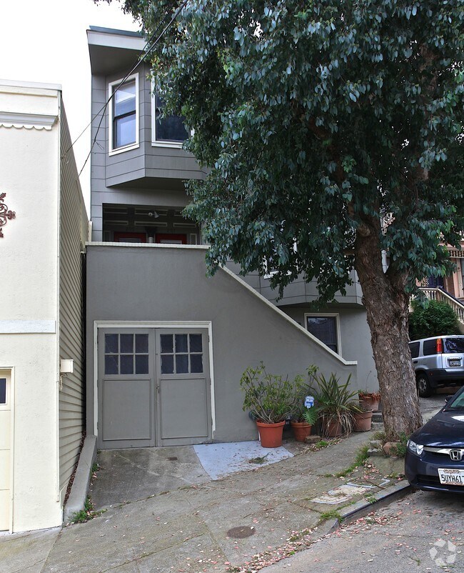 Building Photo - 205-207 Caselli Ave