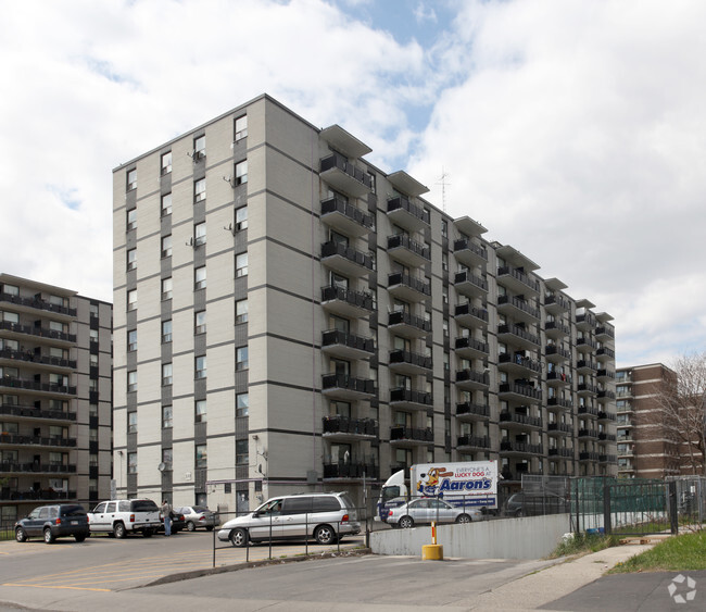 Building Photo - 210 Woolner Ave