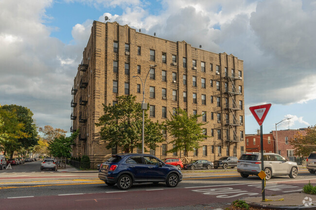 Building Photo - 2020 E 41st St