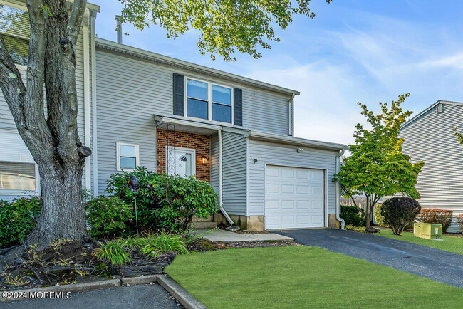 Building Photo - 15 Brookview Cir