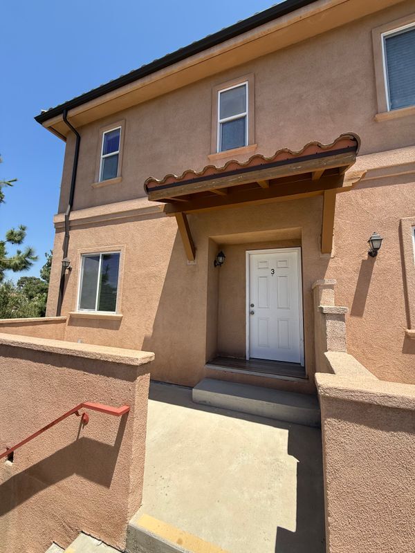 Building Photo - 1769 Los Feliz Dr