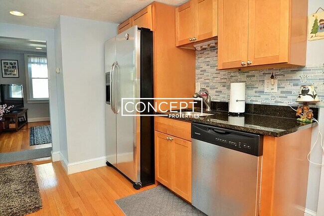 Foto del edificio - 3 Roosevelt Ave