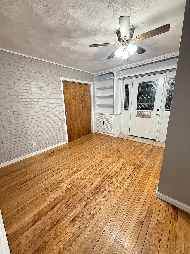 Building Photo - 80 Gladstone St