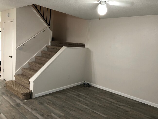 Building Photo - 862 Commonwealth Ct