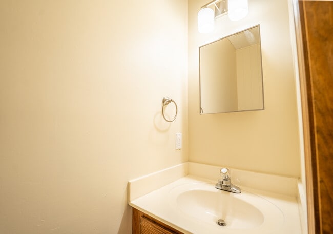 Building Photo - 5 Edgehill Cove