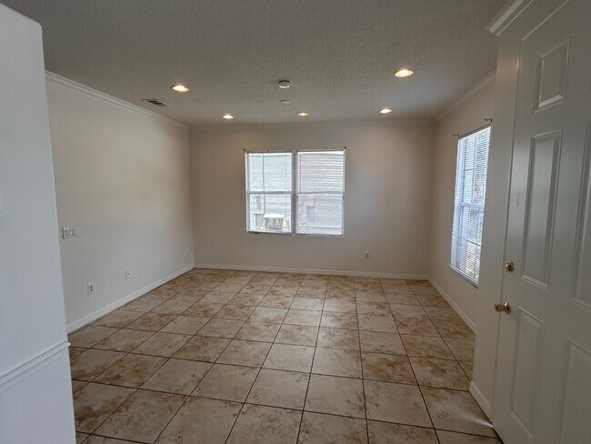 Foto del edificio - 433 Graystone Blvd