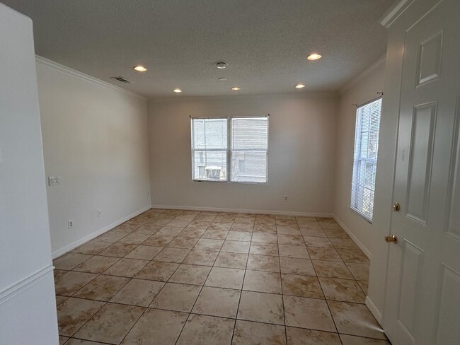 Photo - 433 Graystone Blvd House