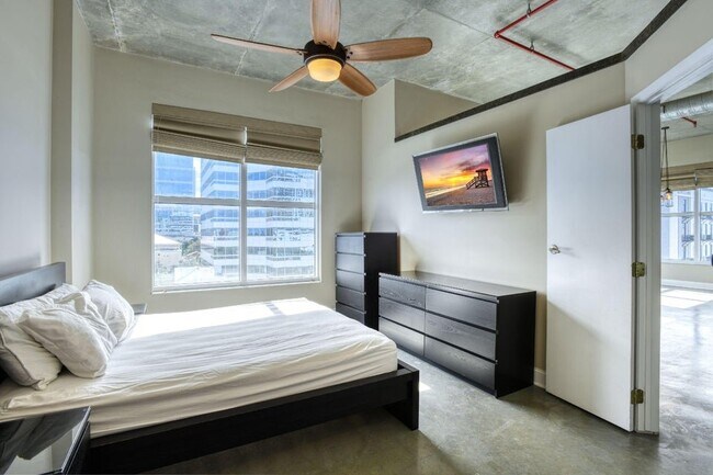 Foto del edificio - 313 NE 2nd St