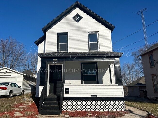 Building Photo - 435 N Apple Ave