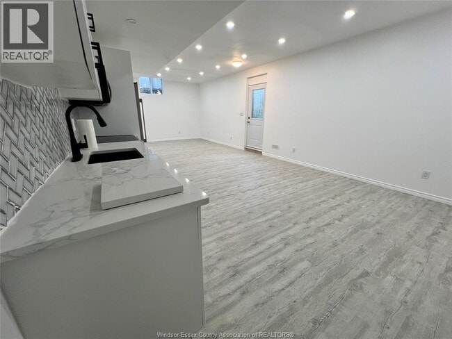 Building Photo - 1498 Clearwater Ave