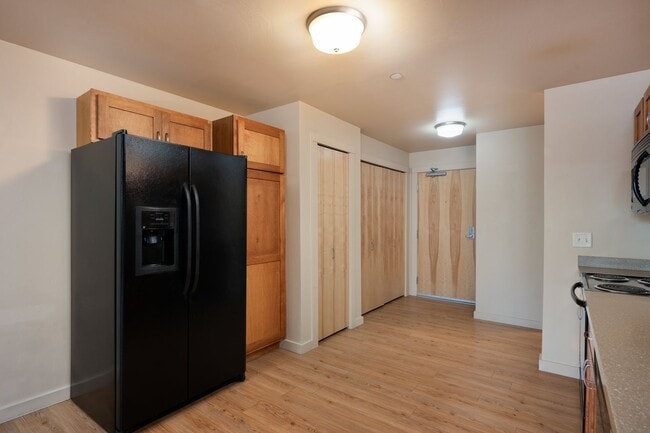 Building Photo - 228 S Cottonwood, Unit #110