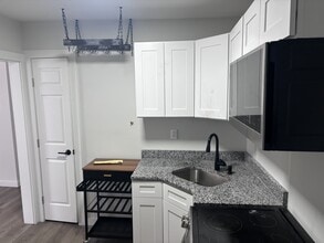 Building Photo - 2747 Washington Ave